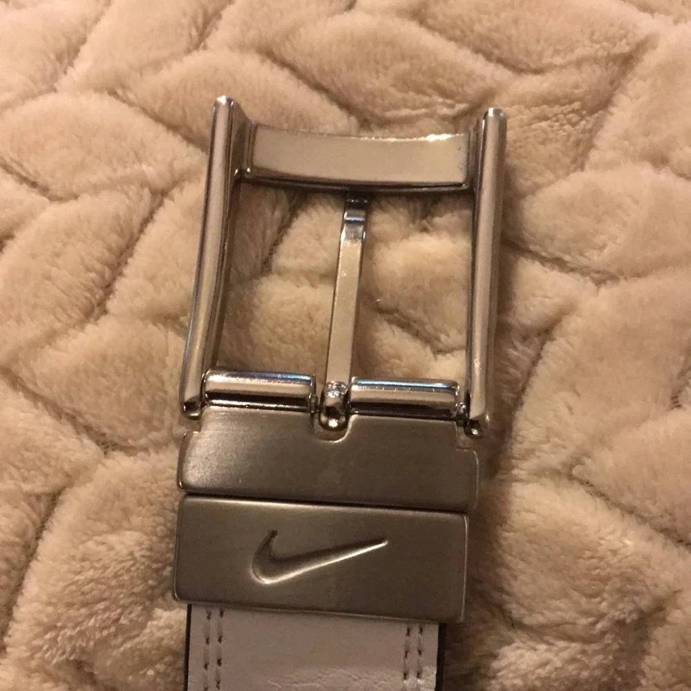NIKE Men Double Row Stitched Reversible Leather Belt Black/White Silver Buckle